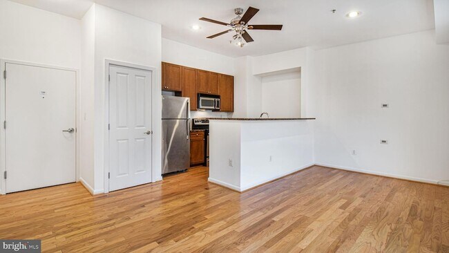 1521 27th St SE, Unit 406 in Washington, DC - Foto de edificio - Building Photo