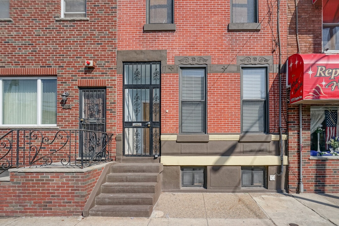 1217 Snyder Ave in Philadelphia, PA - Foto de edificio