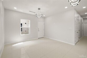 15 Larkspur Ave in McAllen, TX - Building Photo - Building Photo