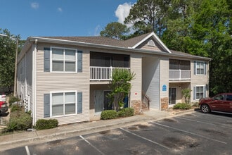 Crystal Lake in Pensacola, FL - Foto de edificio - Building Photo