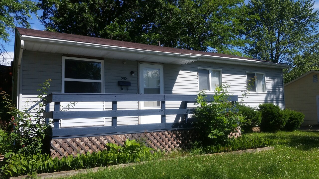 3110 Magnolia Dr in Bettendorf, IA - Building Photo