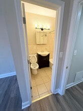 1005 Edmondson Ave in Baltimore, MD - Foto de edificio - Building Photo