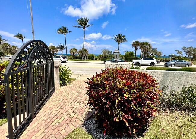 200 S Ocean Blvd in Delray Beach, FL - Building Photo - Building Photo