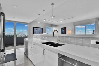 9225 Collins Ave in Surfside, FL - Building Photo - Building Photo