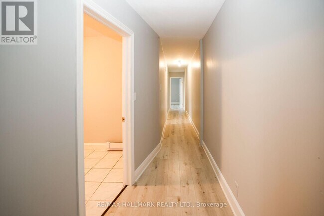 37-37 Holland St W in Bradford West Gwillimbury, ON - Building Photo - Building Photo