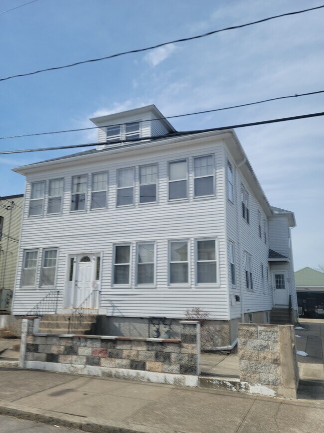 13 Orth St Apartments and Nearby Pawtucket Apartments For Rent