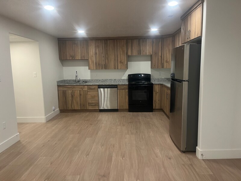 1262 N 1000 W in Clinton, UT - Building Photo