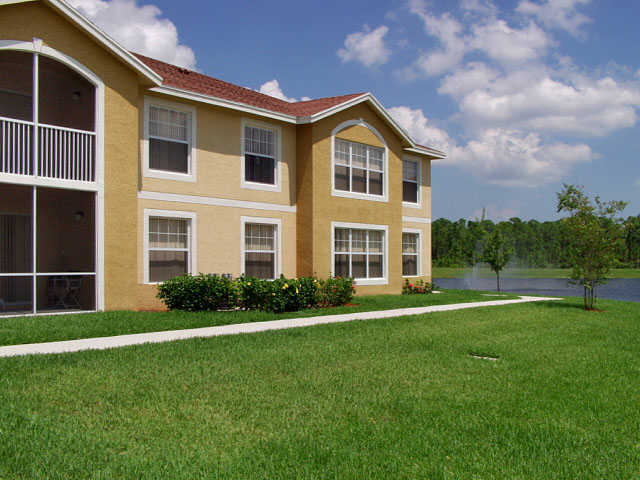 Bella Vista Apartments in Port St. Lucie, FL - Building Photo