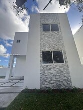 538 NW 17th Ave in Fort Lauderdale, FL - Building Photo - Building Photo