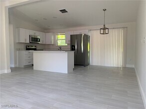 1259 8th Ave N in Naples, FL - Building Photo - Building Photo