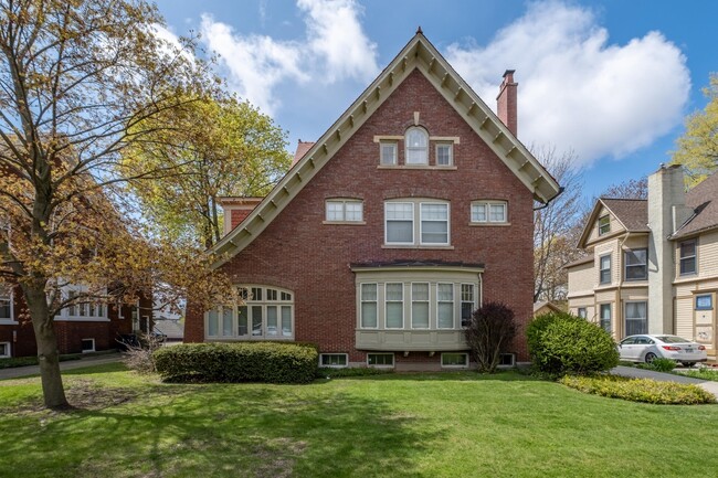 property at 529 Madison Ave SE