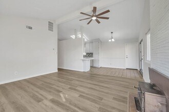 8054 Oak Forest St in Citrus Heights, CA - Building Photo - Building Photo