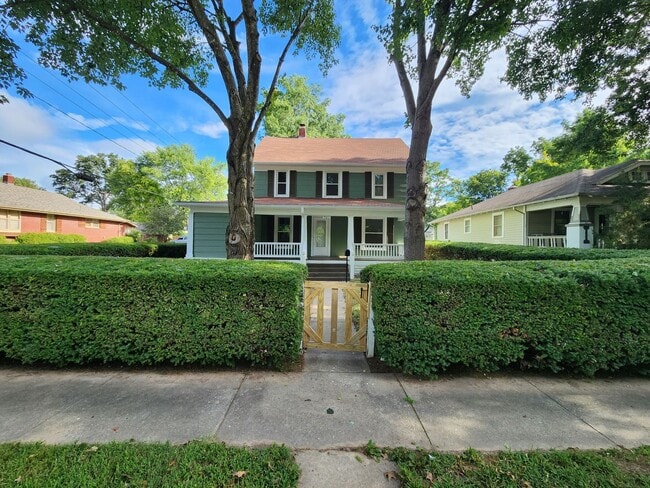 property at 701 E Loren St