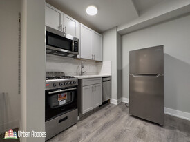 533 W Belmont Ave, Unit M05B in Chicago, IL - Building Photo - Building Photo