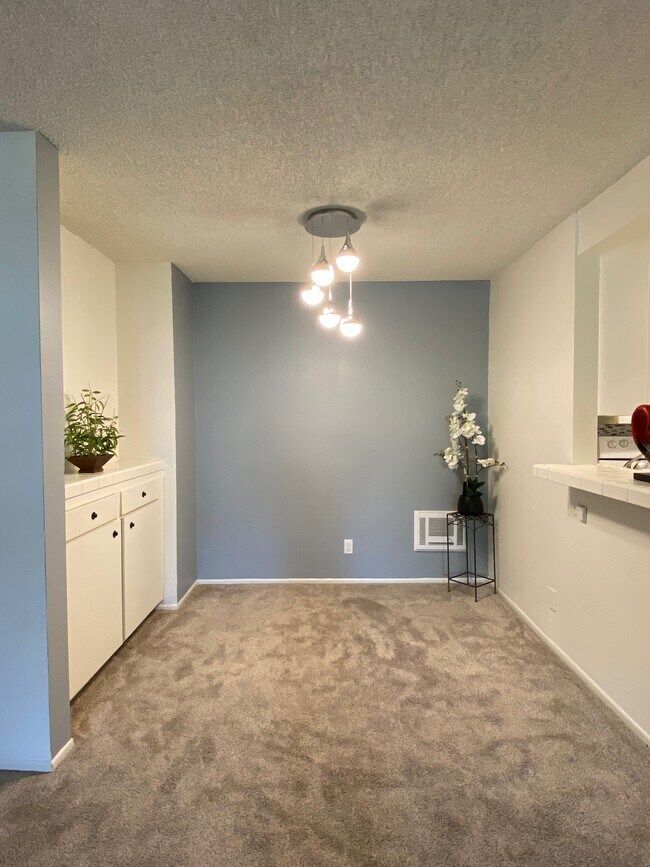 355 S Los Robles Ave, Unit 144 in Pasadena, CA - Building Photo - Building Photo