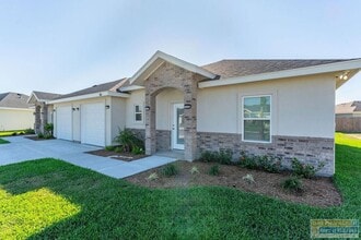 18 S Bay Hill Dr in Port Isabel, TX - Building Photo - Building Photo