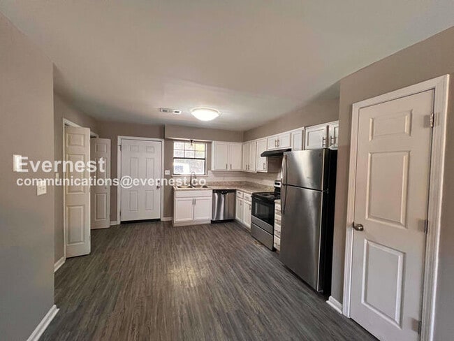 1800 Labette Manor Dr in Little Rock, AR - Building Photo - Building Photo