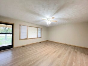 3402 Nickerson Blvd in Hutchinson, KS - Building Photo - Building Photo