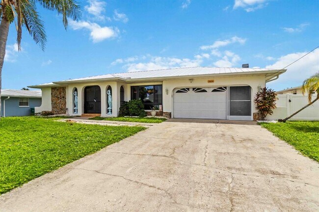 18606 Briggs Cir in Port Charlotte, FL - Building Photo - Building Photo