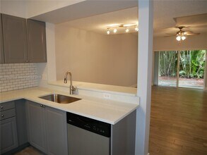 180 SW 96th Terrace in Plantation, FL - Building Photo - Building Photo