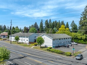Glen East Apartments in Portland, OR - Foto de edificio - Building Photo