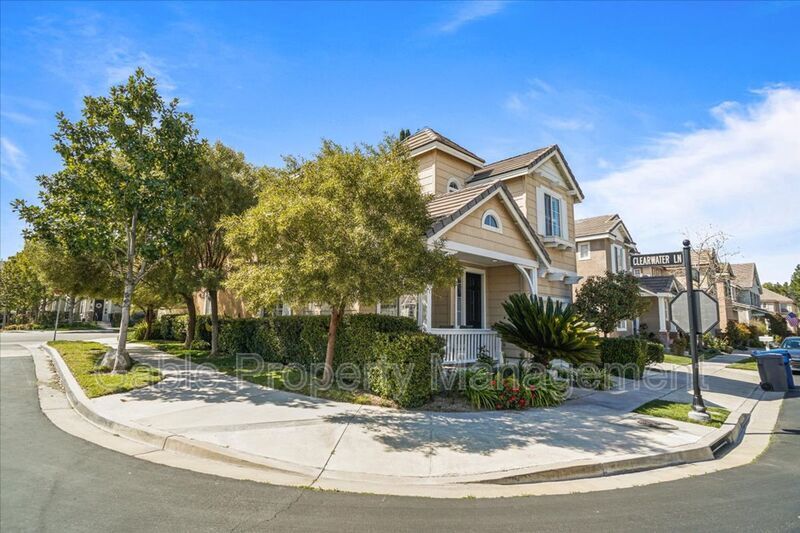 26825 Bayport Ln in Santa Clarita, CA - Building Photo
