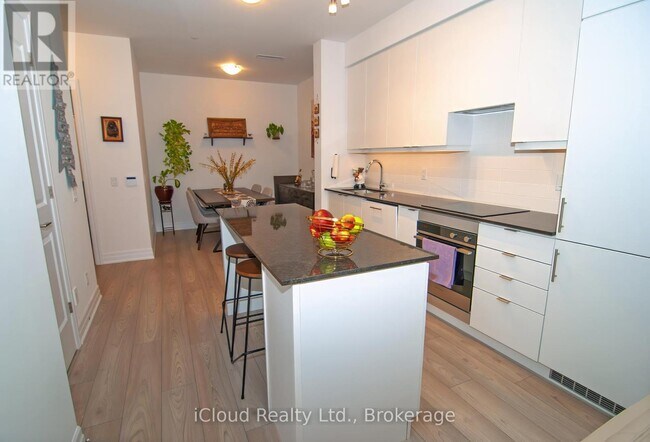 36 Elm Dr W in Mississauga, ON - Building Photo - Building Photo