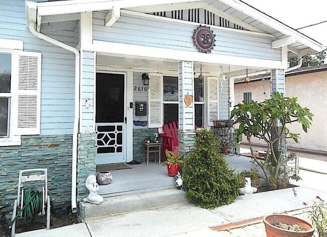 2616 S Denison Ave in Los Angeles, CA - Building Photo - Building Photo