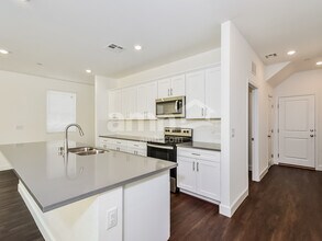 630 N Water St in Henderson, NV - Building Photo - Building Photo