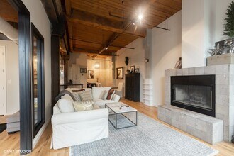 407 N Elizabeth St in Chicago, IL - Building Photo - Building Photo