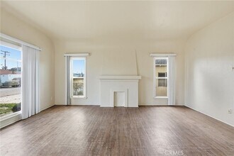 2641 Delta Ave in Long Beach, CA - Foto de edificio - Building Photo