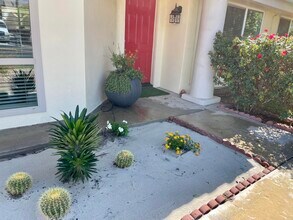 43622 Warner Trail in Palm Desert, CA - Foto de edificio - Building Photo