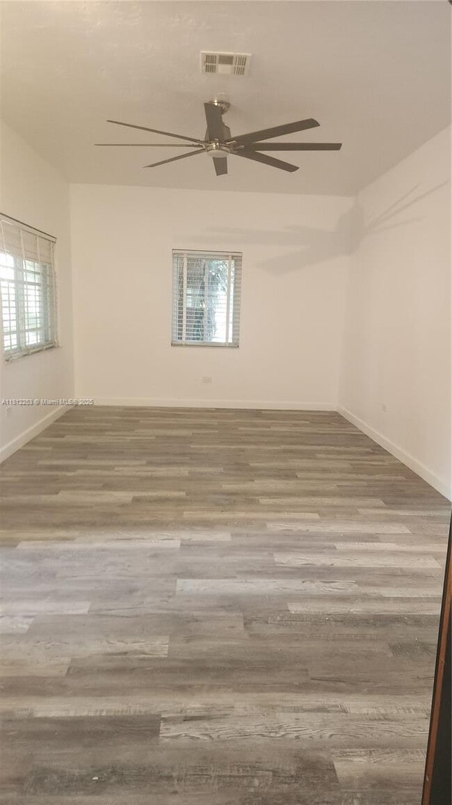 2174 NE 182nd St in North Miami Beach, FL - Building Photo - Building Photo
