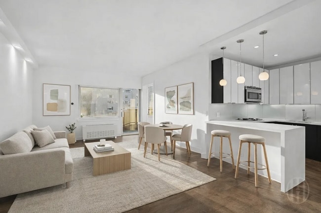 58 W 58th St in New York, NY - Building Photo - Building Photo