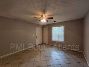 107 Spring Ct in Fairburn, GA - Building Photo - Building Photo