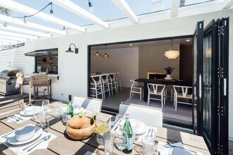 4883 Hillside Dr in Carlsbad, CA - Foto de edificio - Building Photo