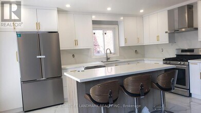 200 Forsyth Rd in Newmarket, ON - Building Photo - Building Photo