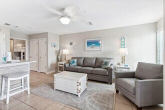 572 E Beach Blvd in Gulf Shores, AL - Building Photo - Building Photo
