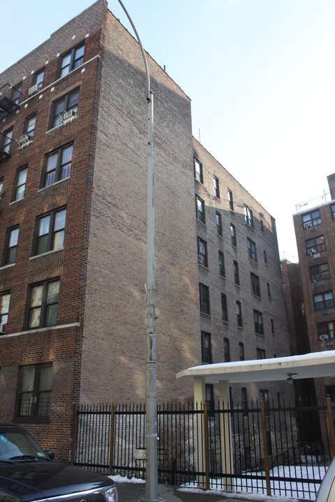 2332 Tiebout Ave in Bronx, NY - Building Photo