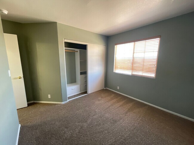 5848 Red Dawn St in North Las Vegas, NV - Building Photo - Building Photo