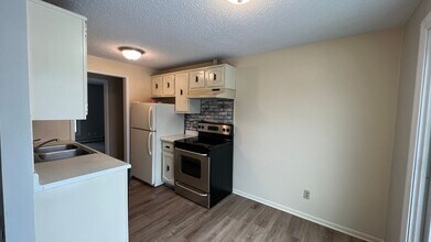 15 Back River Rd in Dover, NH - Building Photo - Interior Photo