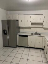 4131 Stirling Rd in Davie, FL - Building Photo