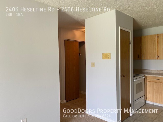 2406 Heseltine Rd in Regina, SK - Building Photo - Building Photo