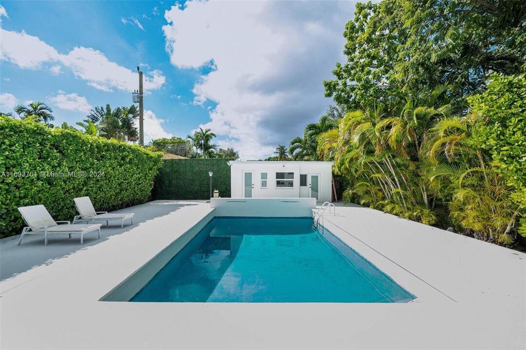 730 SW 26th Rd in Miami, FL - Building Photo