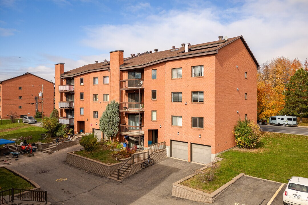 9060 Ceres Rue in Montréal, QC - Building Photo