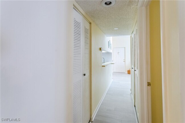 9540 Green Cypress Ln in Ft. Myers, FL - Building Photo - Building Photo