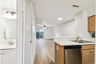 3308 W Wyoming Cir in Tampa, FL - Building Photo - Building Photo
