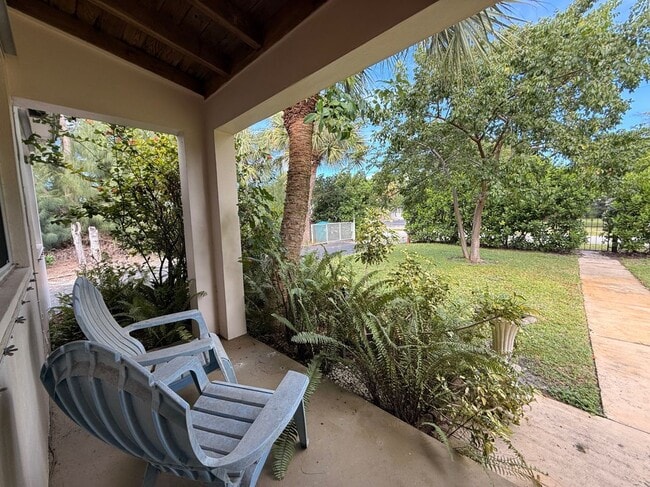 620 NE 12th Ave in Boynton Beach, FL - Foto de edificio - Building Photo