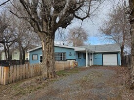 825 Hall St in Susanville, CA - Building Photo