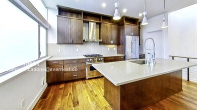 2618 Eastlake Ave E in Seattle, WA - Building Photo - Building Photo